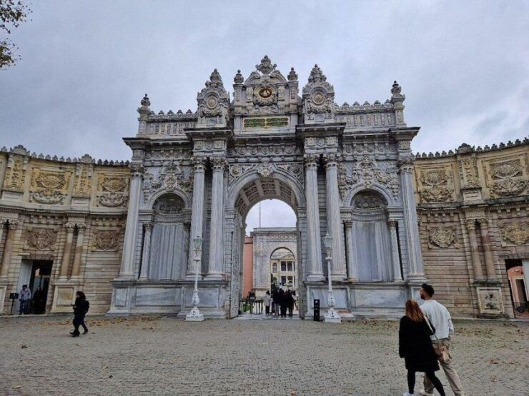 Istanbul: Hagia Sophia, Topkapi & Mosque Tour With Transfer - Tour Duration and Logistics