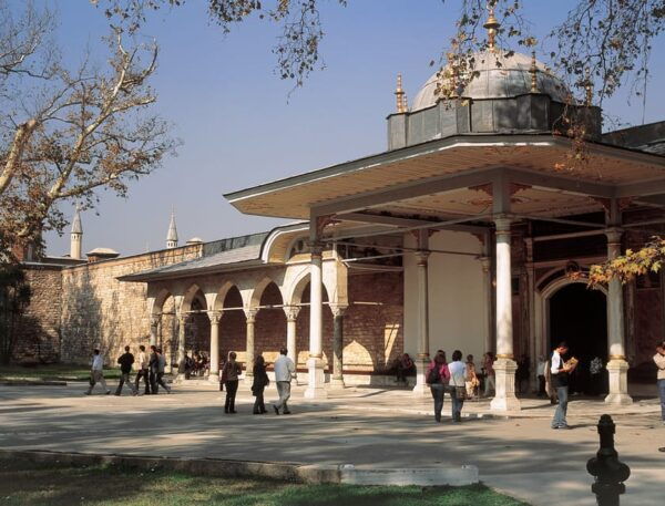 Istanbul: Half-Day Topkapi Palace Tour With Guide - Transportation and Accessibility
