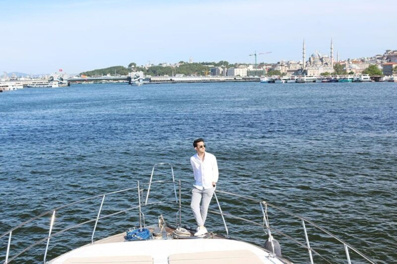 Istanbul: Luxury Yacht Tour at Sunset w Snacks - Good To Know