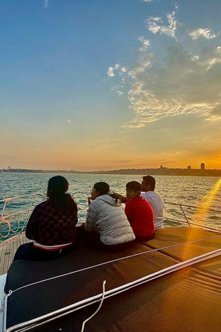 Istanbul: Luxury Yacht Tour at Sunset With Snacks - Meeting Point Information