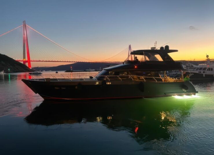 Istanbul Luxury Yacht Tour: Enjoy a Day or Sunset Cruise - Key Points