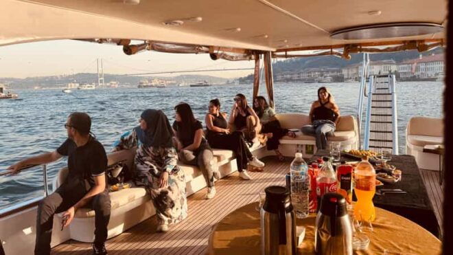 Istanbul: Morning or Sunset Cruise With Guide and Snacks - Onboard Amenities and Features