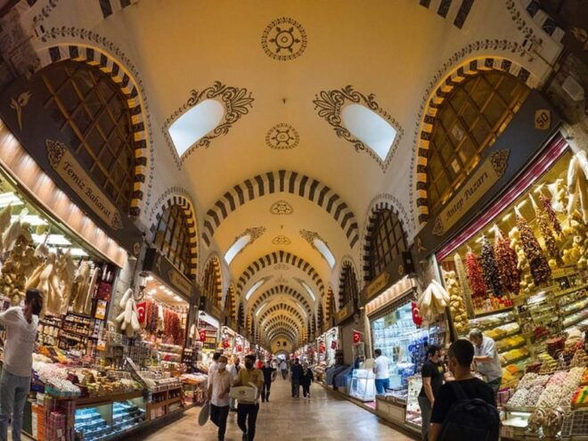 Istanbul: Old City and Bosphorus Bus Tour With Lunch - Culinary Experience