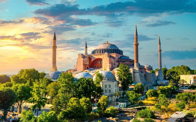 Istanbul Old City & Bosphorus Full-Day Historical Tour - Hagia Sophia and the scale of Istanbul’s history
