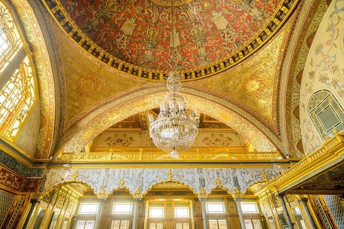 Istanbul Old City Full Day Tour - Local Delicacies to Try During the Tour