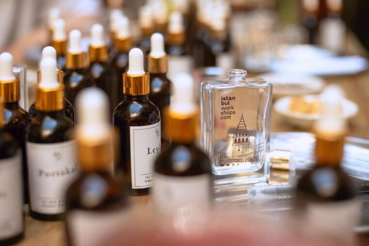 Istanbul: Perfume Making Workshop with Snacks and Drinks - Analyzing the Value