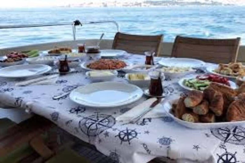 Istanbul: Private Bosphorus Breakfast Cruise on Luxury Yacht - Whats Included and What to Consider