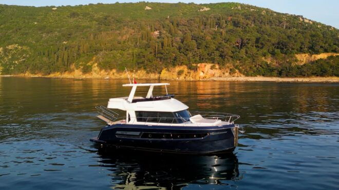 Istanbul: Private Bosphorus Tour On Luxury Yacht #7 - Onboard Amenities