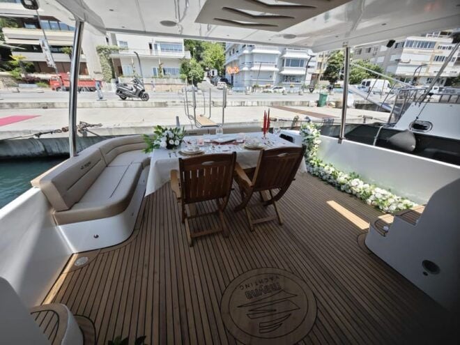Istanbul: Private Bosphorus Yacht With Tour Guide and Snacks - Meeting Point and Information
