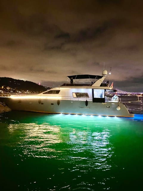 Istanbul Private Luxury Yacht on Bosphorus 22 Meter(72 Feet) - Onboard Experience