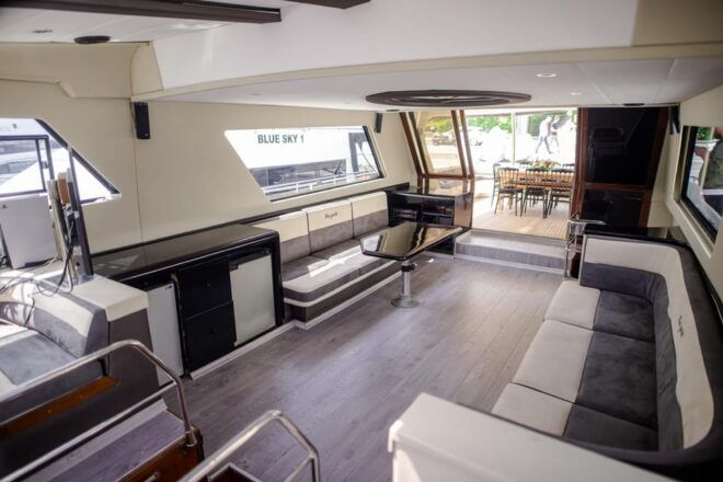 Istanbul Private Luxury Yacht on Bosphorus 24 Meter (79 Feet) - Group Size and Capacity