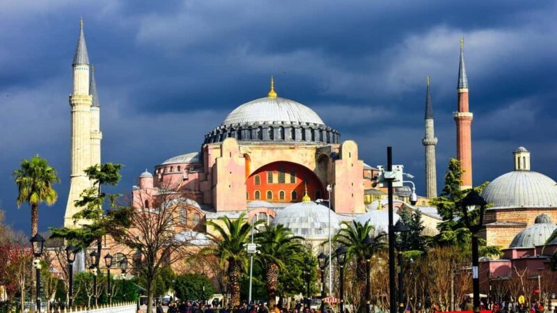 Istanbul: Private Sightseeing Tour in Multiple Languages - Who Should Book This Tour?