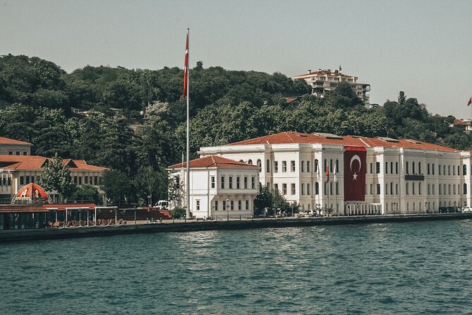 Istanbul Private Street Food Tour With Local Expert - Dining Experience