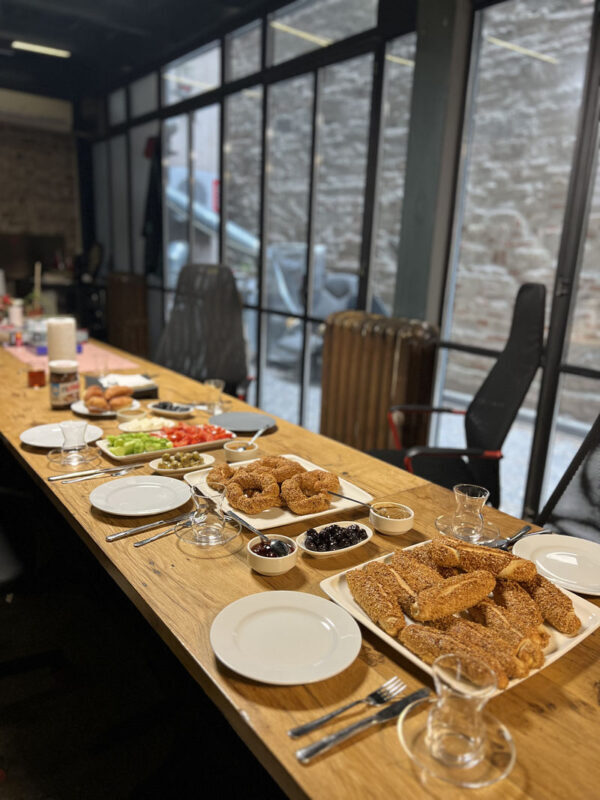 Istanbul: Simit Making & Turkish Breakfast Experience - Breakfast gives the simit its setting