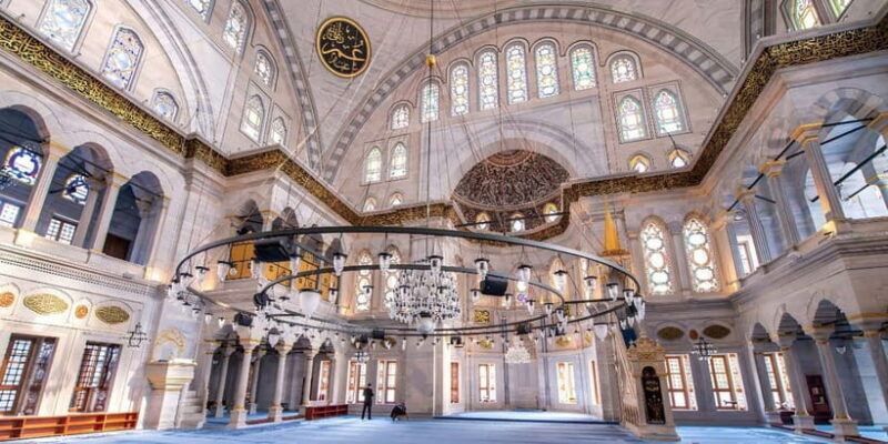 Istanbul: Sultanahmet, Balat, & Bazaars Tour With Cruise - Discovering Istanbul’s Historic Heart in Sultanahmet