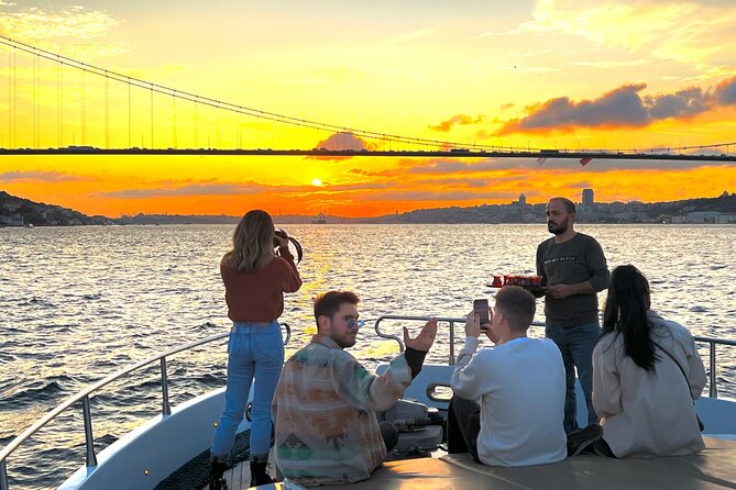 Istanbul Sunset Luxury Yacht Cruise With Snacks and Live Guide - Positive Aspects Highlighted in Reviews