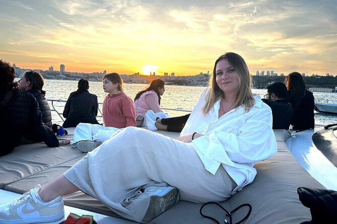 Istanbul Sunset Luxury Yacht Cruise With Snacks and Live Guide - Desire to Repeat the Experience