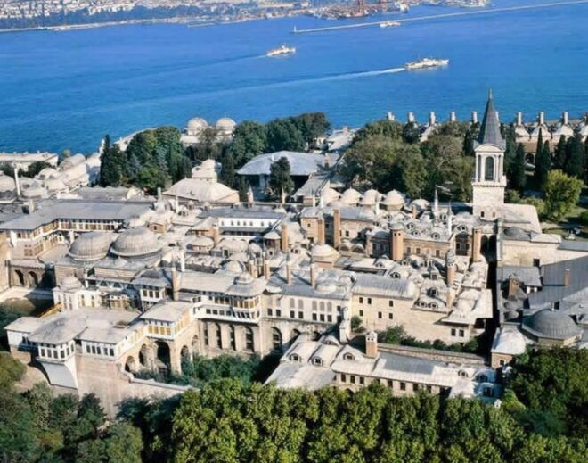 Istanbul: Topkapi, Hagia Sophia and Basilica Cistern Tour - Topkapi Palace Discovery