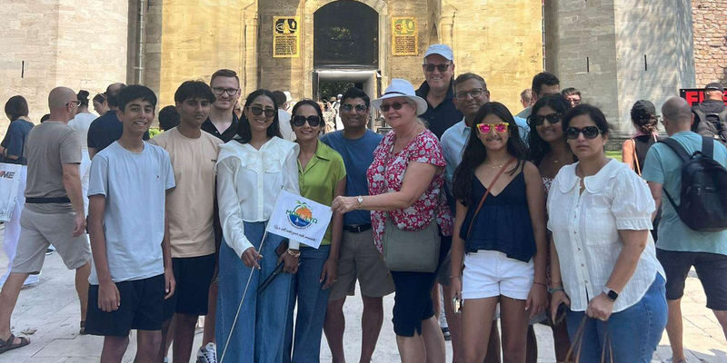 Istanbul: Topkapi Palace and Harem Guided Tour with Ticket - Gardens, Golden Horn views, and a pause for photos