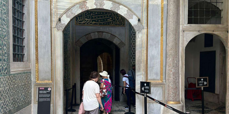 Istanbul: Topkapi Palace and Harem Guided Tour with Ticket - Price and what the ticket covers