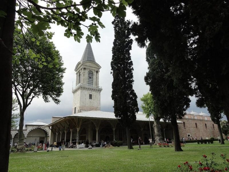 Istanbul: Topkapi Palace and Harem Ticket with Audio Guide - How and When Do You Access the Palace?