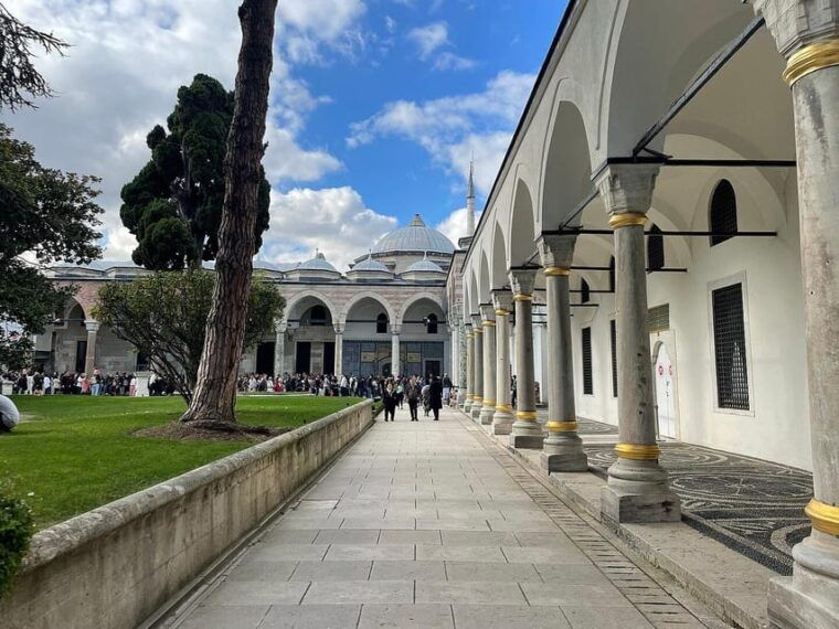 Istanbul: Topkapi Palace & Dolmabahce Palace Combo Ticket - The Experience: What To Expect on Your Visit
