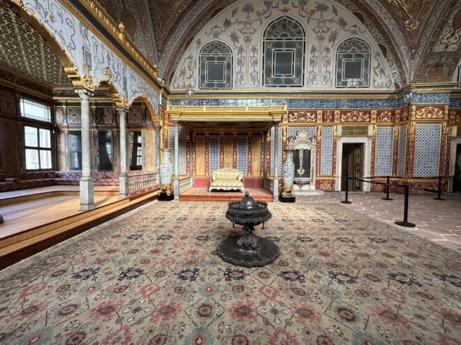 Istanbul: Topkapi Palace & Harem Museum Ticket & Audio Guide - Meeting Point Details