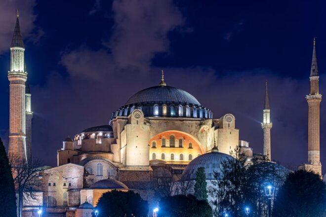 Istanbul: Tour of Hagia Sophia and Blue Mosque By Night - Guided Tour Details