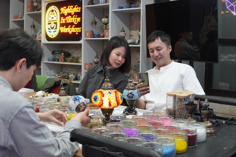 Istanbul: Traditional Mosaic Lamp Workshop - A Glowing Break - From loose glass to a finished lamp