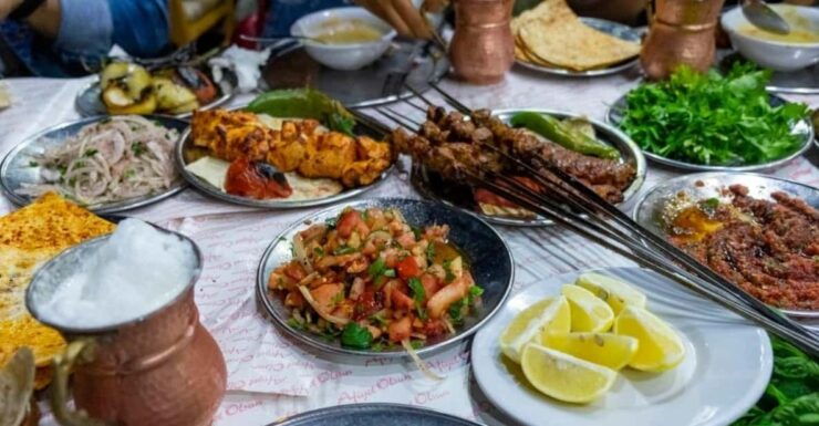 Istanbul: Traditional Turkish Dinner - Duration and Group Size