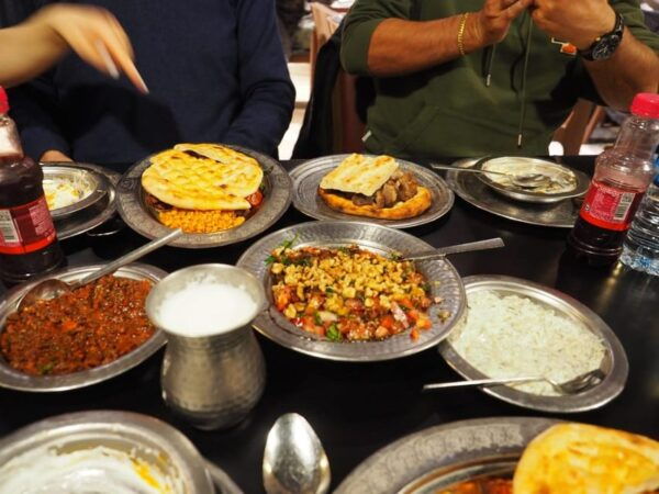 Istanbul: Traditional Turkish Dinner - Unique Features of the Experience