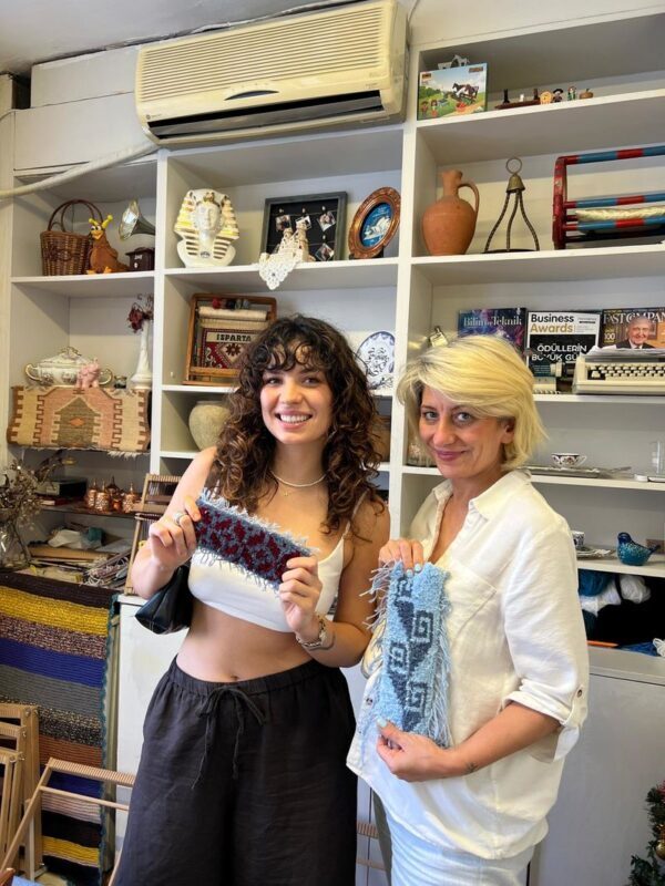 Istanbul: Turkish Carpet/Rug Weaving Workshop with Artisan - Should you book this Istanbul rug-weaving workshop?