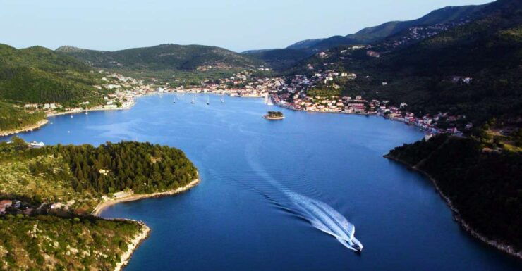 Ithaca Island Tour With Bus & Swim Stops - Tour Itinerary Overview