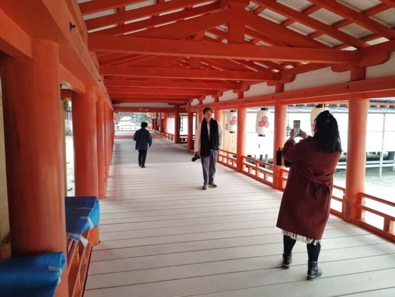 Itsukushima Shrine: Guided Tour with a Local - The Experience of a Guided Tour