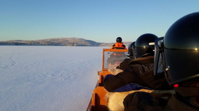 Ivalo: Ice Fishing Tour to Lake Inari, Reindeers & Lunch - Itinerary and Activities