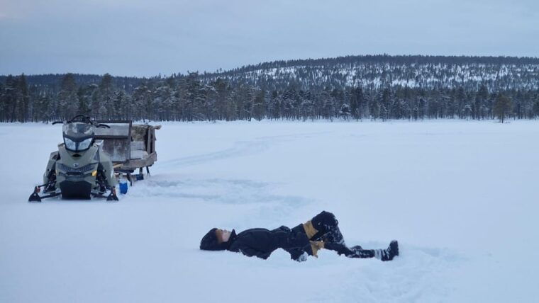 Ivalo:Sleighride Tour and Fishing on a Lake in the Wild - Who Would Love This Experience?