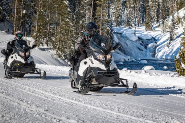 Jackson: Yellowstone Snowmobile Tour to Old Faithful - Exploring Yellowstones Winter Wonders