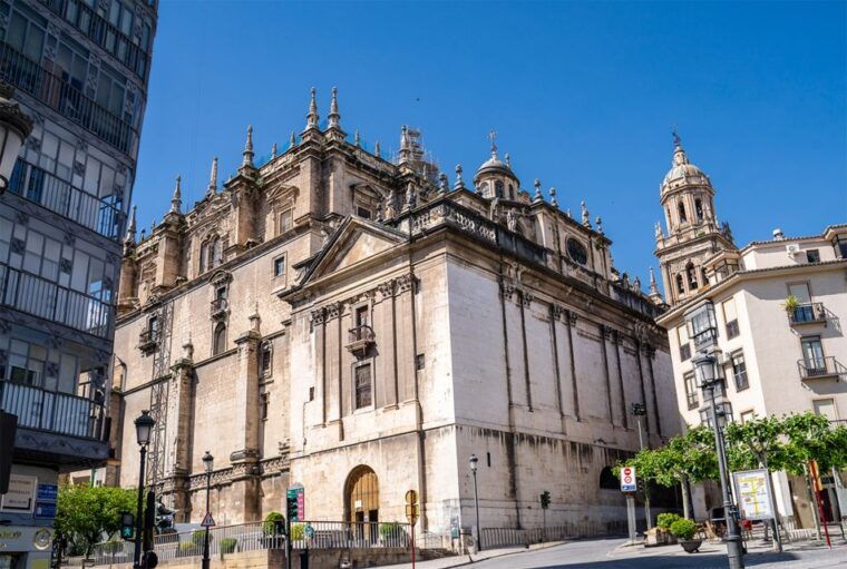 Jaén: 3 Hour Tour, Cathedral, Arab Baths + Olive Oil Tasting - Discovering the Arab Baths