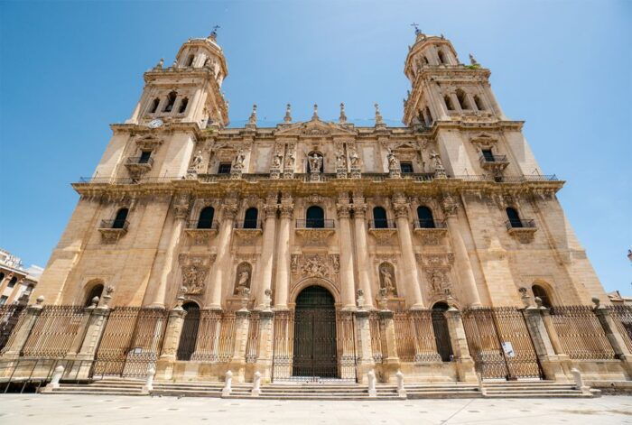 Jaén: 3 Hour Tour, Cathedral, Arab Baths + Olive Oil Tasting - Jaéns Cultural Heritage