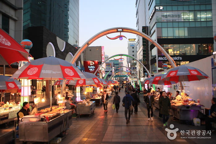 Jagalchi Fish Market & Busan Market Tour in Busan with Local Chef - Timing, meeting point and a few practical details