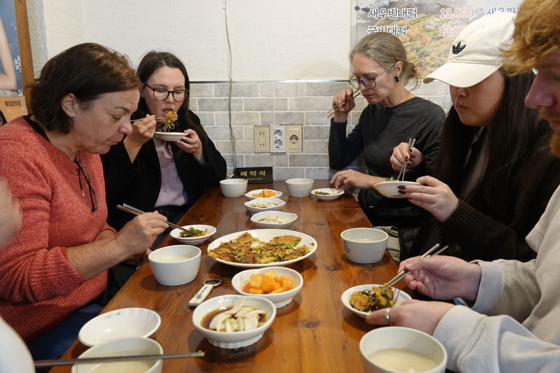 Jagalchi Market & Bupyeong Kkangtong Market Half-day Local Food & Small Group Tour - Who should book this market tour?