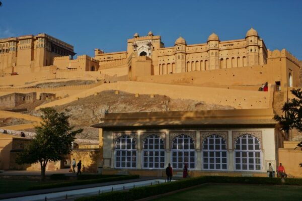 Jaipur: 3-Day Golden Triangle Tour to Agra & Delhi - Language Options and Accommodation Choices