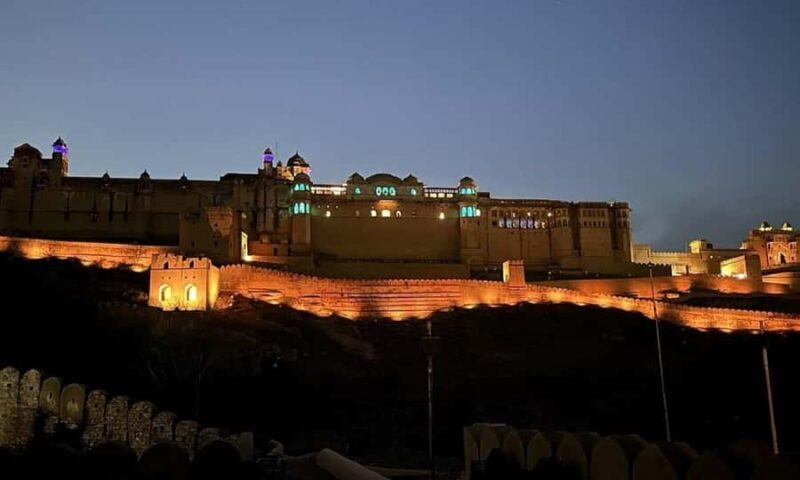 Jaipur: Amber Fort Light & Sound Show w/ BluePoetry Art Demo - Convenient Hotel Pickup and Scenic Drive  