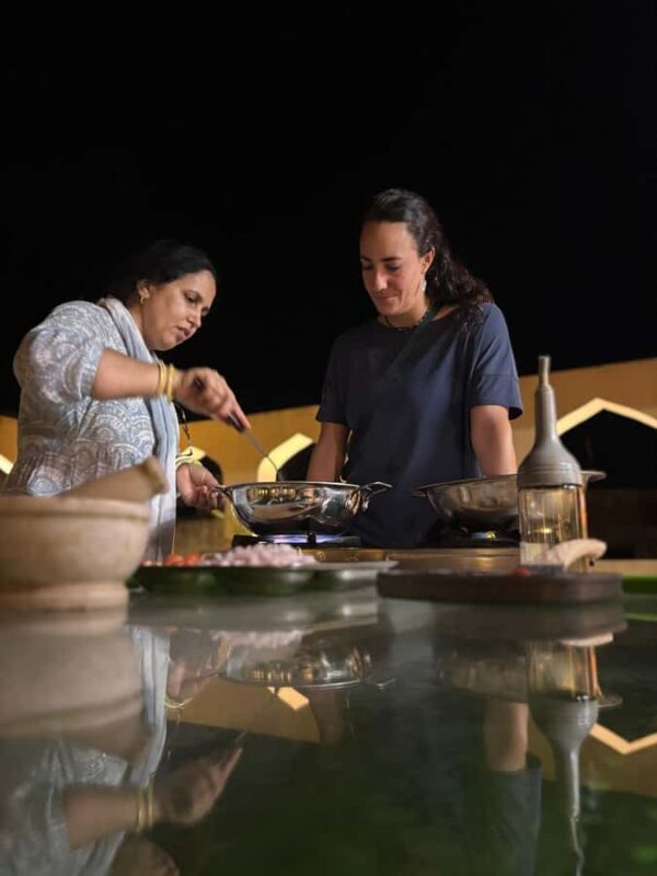 Jaipur: Amer Fort Rooftop Cooking Class with Dinner - Authenticity and Local Touches