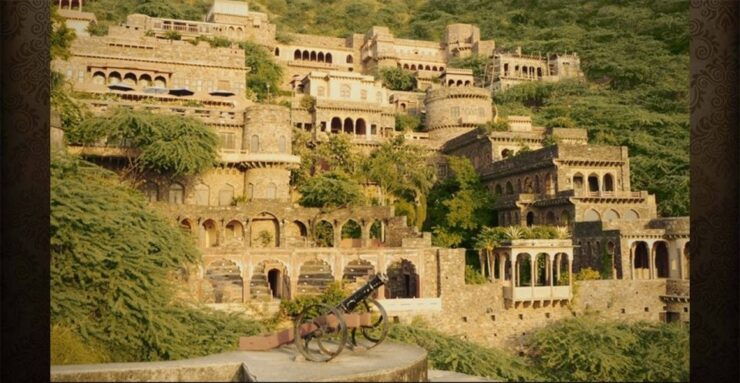 Jaipur: Chand Baori & Bhangarh Fort Tour - All Inclusive - Experience