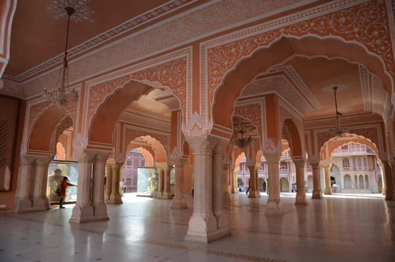 Jaipur: City Highlights Tour with Local Transport - Food and Refreshments: Tasting Jaipur