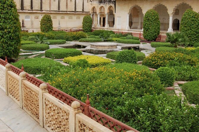 Jaipur: Discover Pink City on TukTuk (Guided Tour & Food Tasting) - Cultural Insights