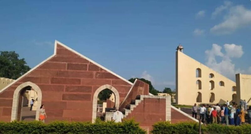 Jaipur: Full-Day Sightseeing Tour By Car with Guide - Admiring the Hawa Mahal