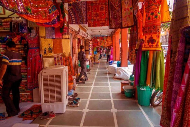 Jaipur: Half-Day Heritage Walking Tour with Local Market - Who Should Sign Up?