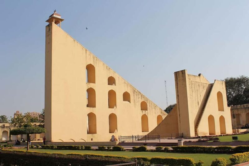 Jaipur: Jantar Mantar & Hawa Mahal Guided Walking Tour - Photo opportunities and scenic views